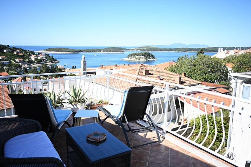 Tanya-Apartments And Rooms Хвар Экстерьер фото
