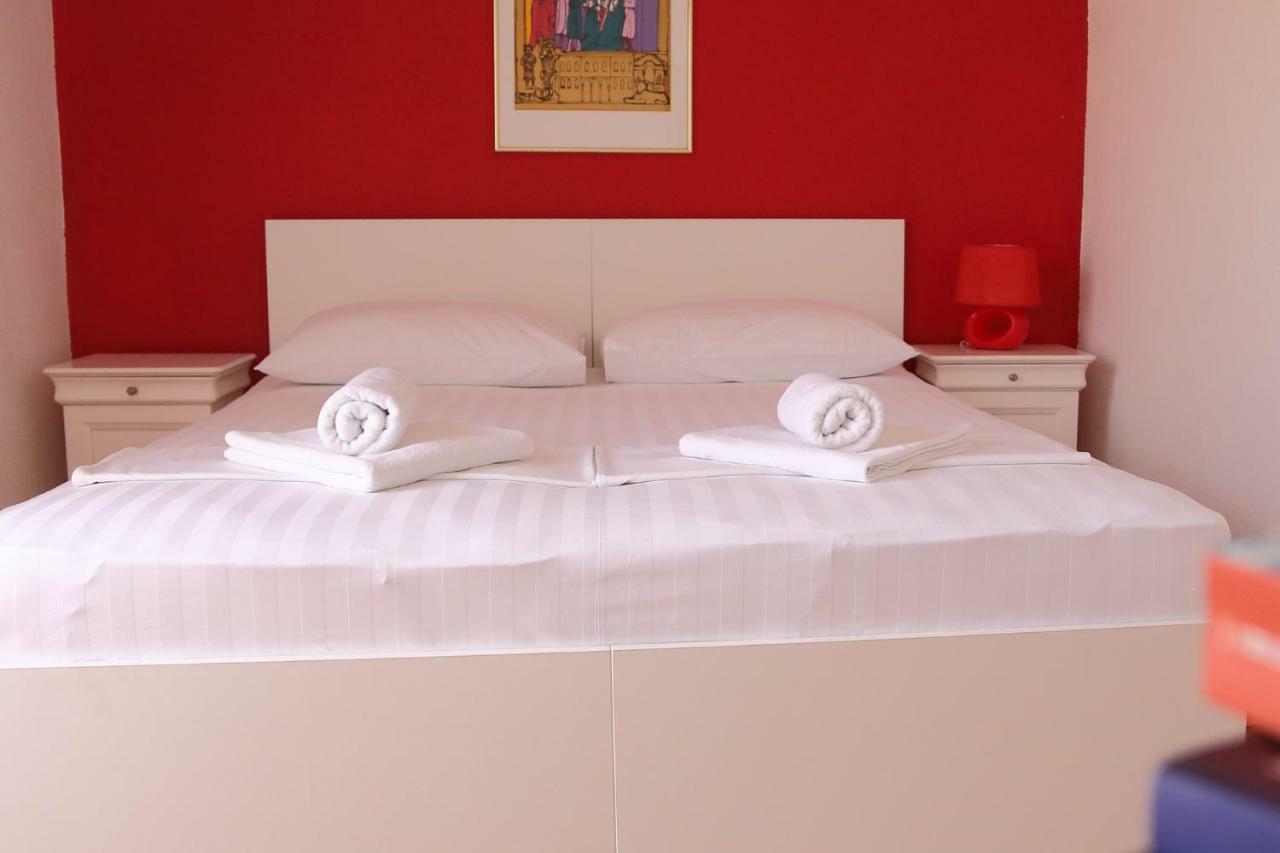 Tanya-Apartments And Rooms Хвар Экстерьер фото
